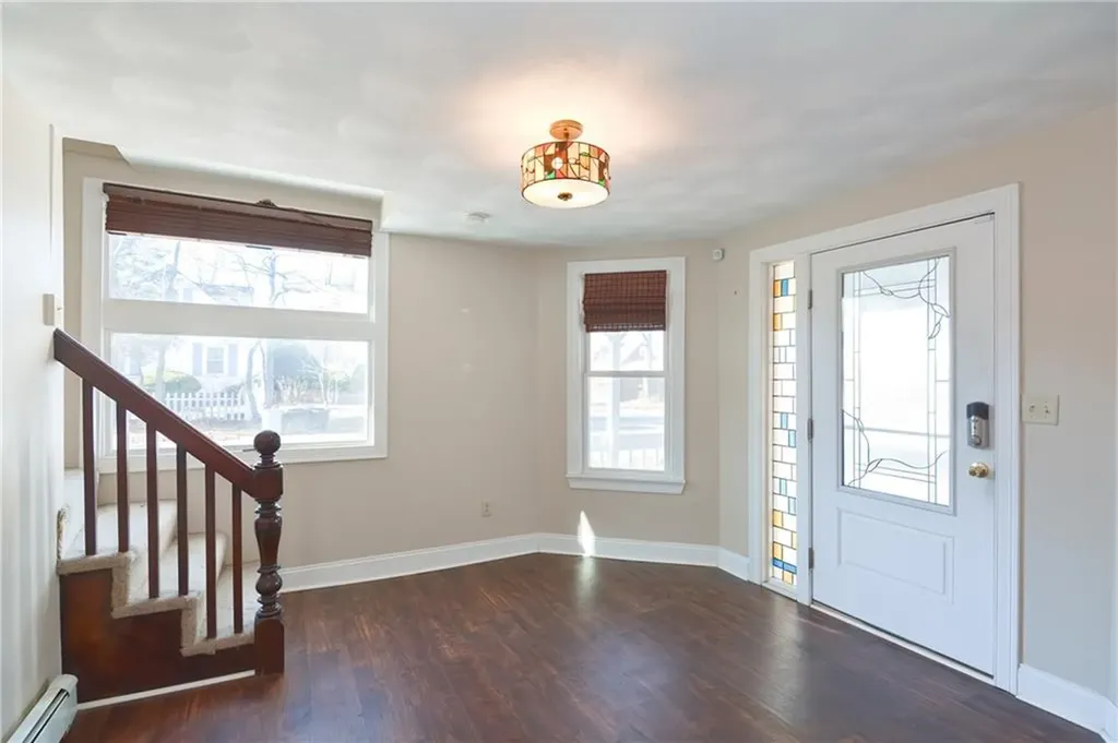 206 Riverside Avenue Warwick RI 02889