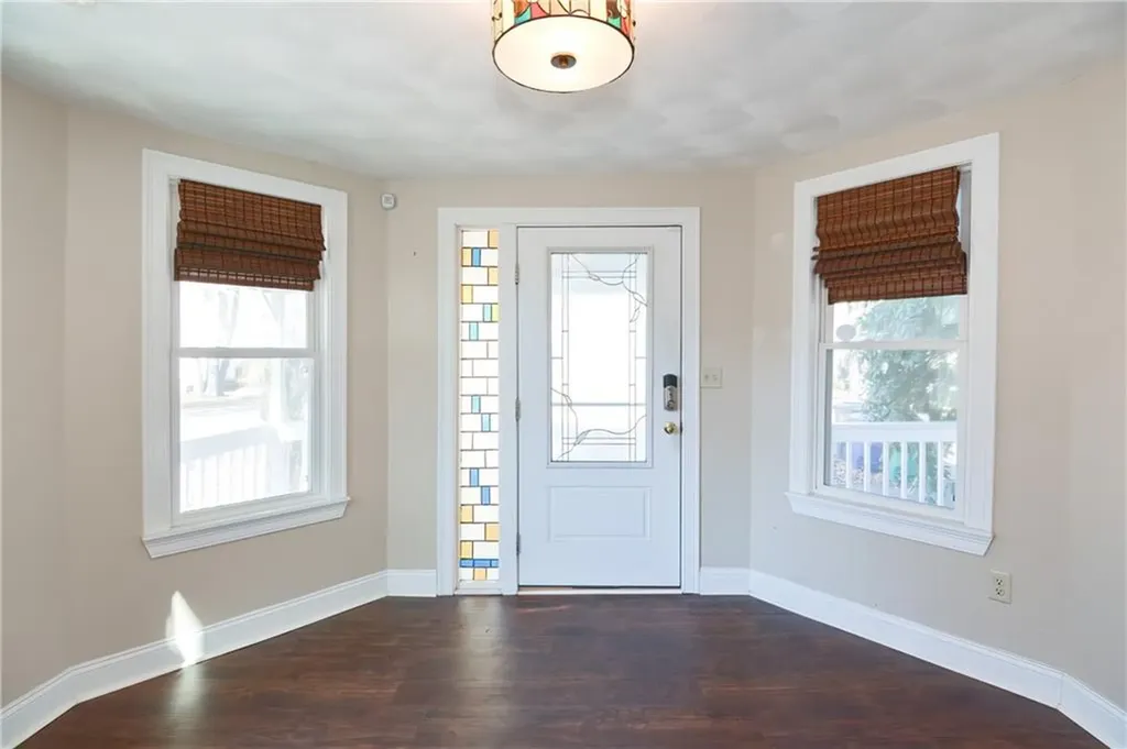 206 Riverside Avenue Warwick RI 02889