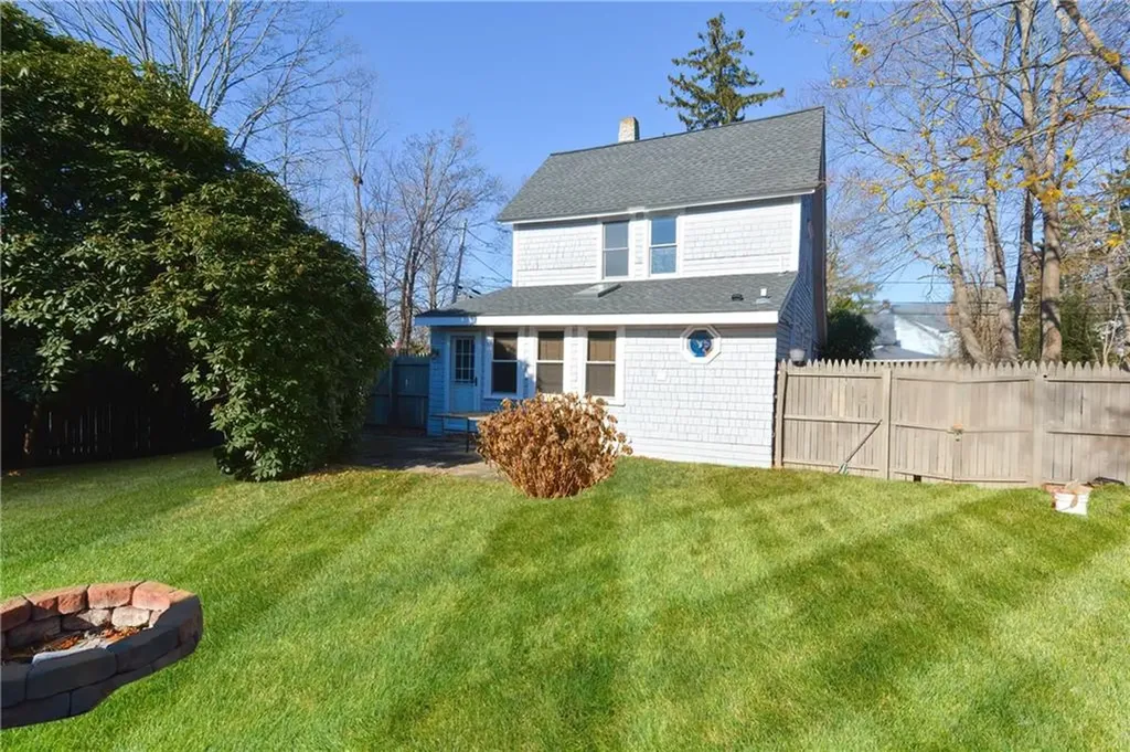 206 Riverside Avenue Warwick RI 02889