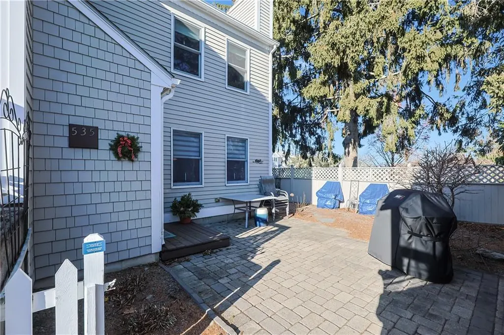 535 High Meadow Court Bristol RI 02809