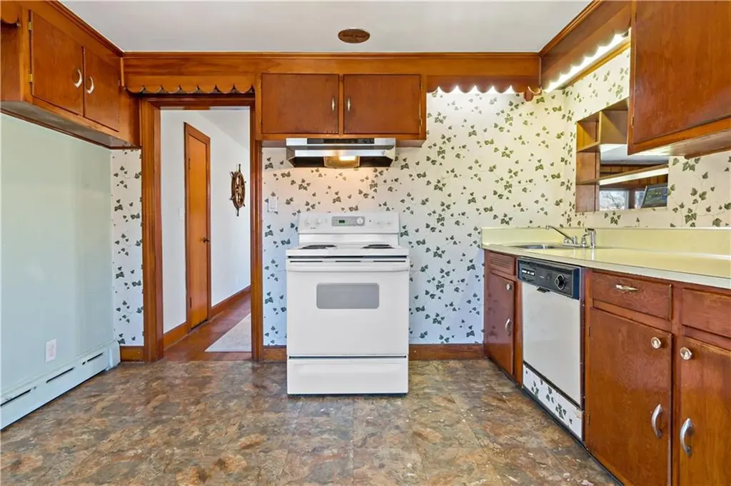 19 Campion Avenue Tiverton RI 02878