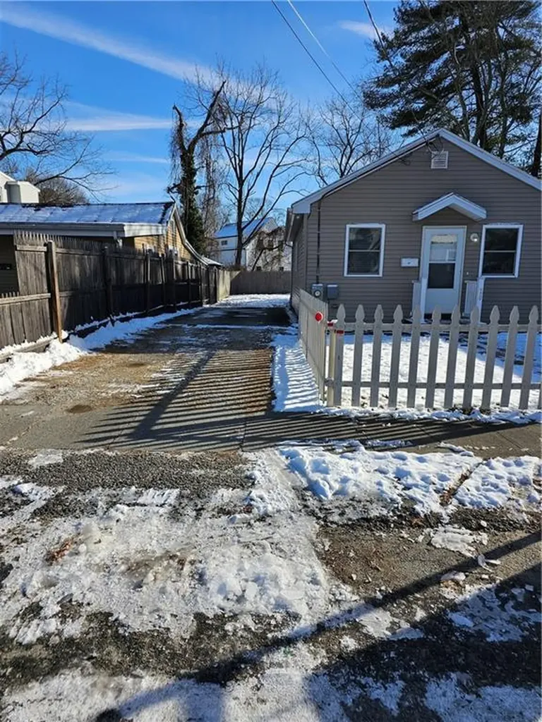20 Overbrook Avenue Warwick RI 02889