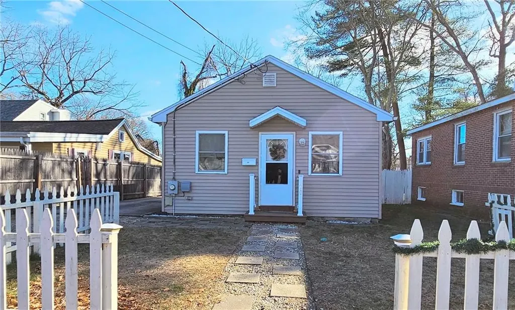 20 Overbrook Avenue Warwick RI 02889