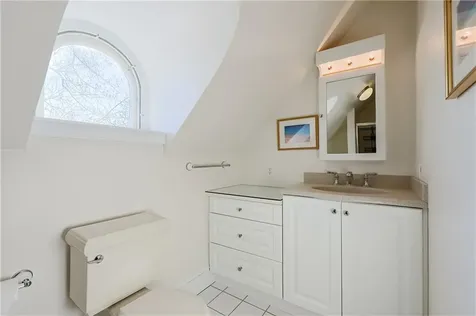 249 Hope Street Bristol RI 02809