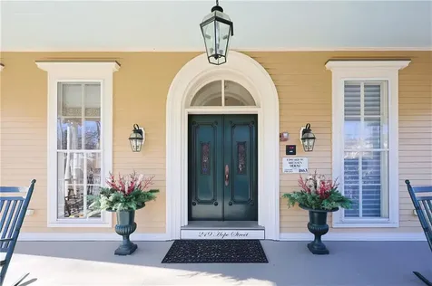 249 Hope Street Bristol RI 02809