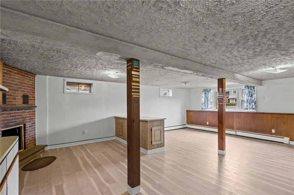 8 Kerins Terrace Newport RI 02840