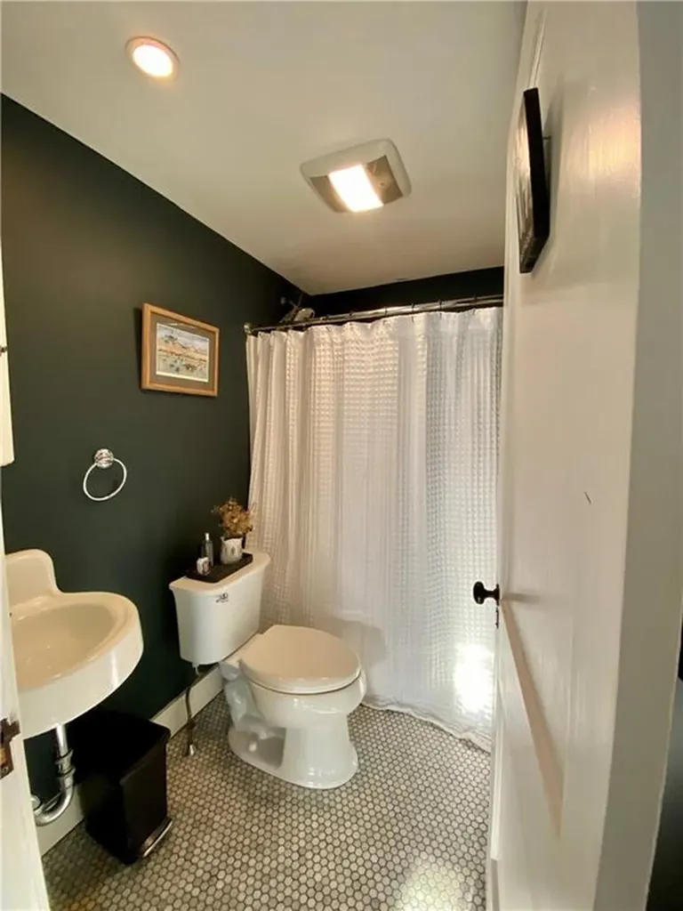 40 Meadowbrook Avenue Warwick RI 02889