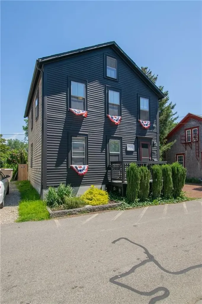 33 Tilden Avenue Newport RI 02840