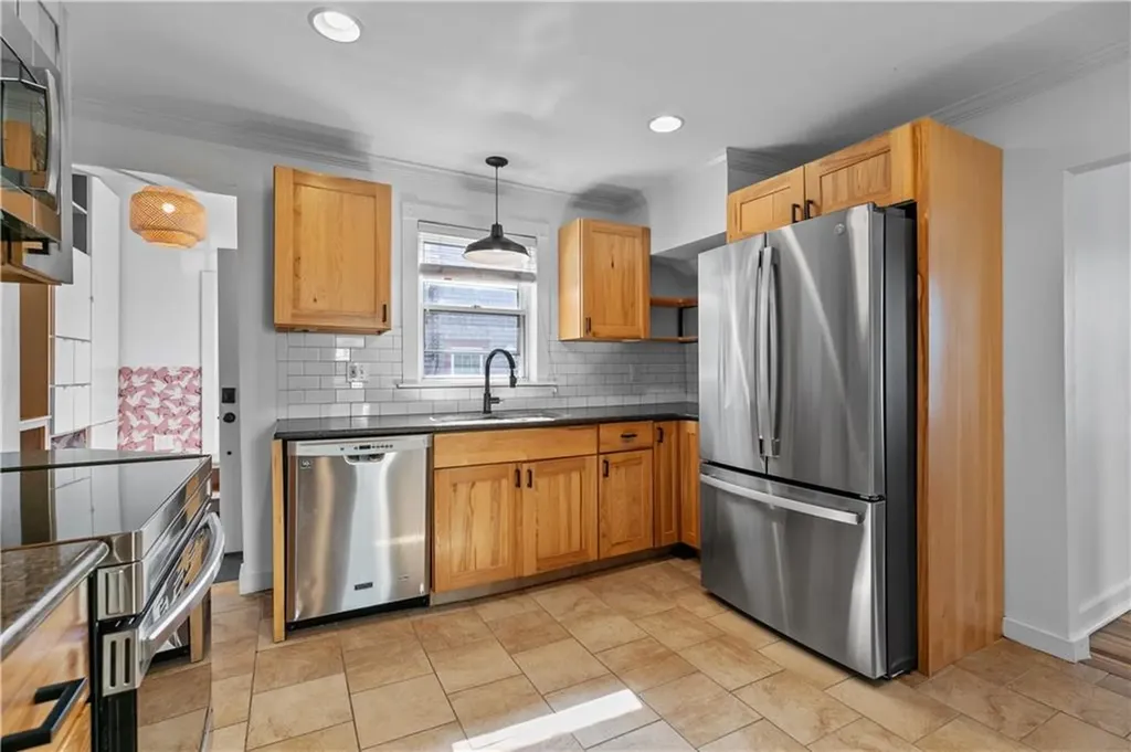 33 Tilden Avenue Newport RI 02840
