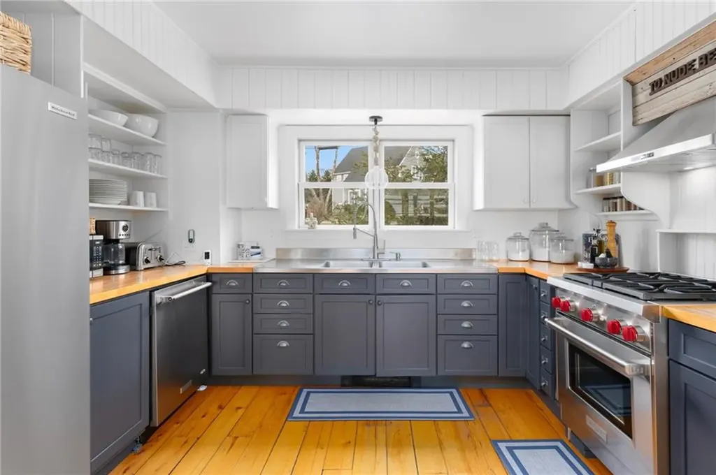 237 Riverside Drive Tiverton RI 02878