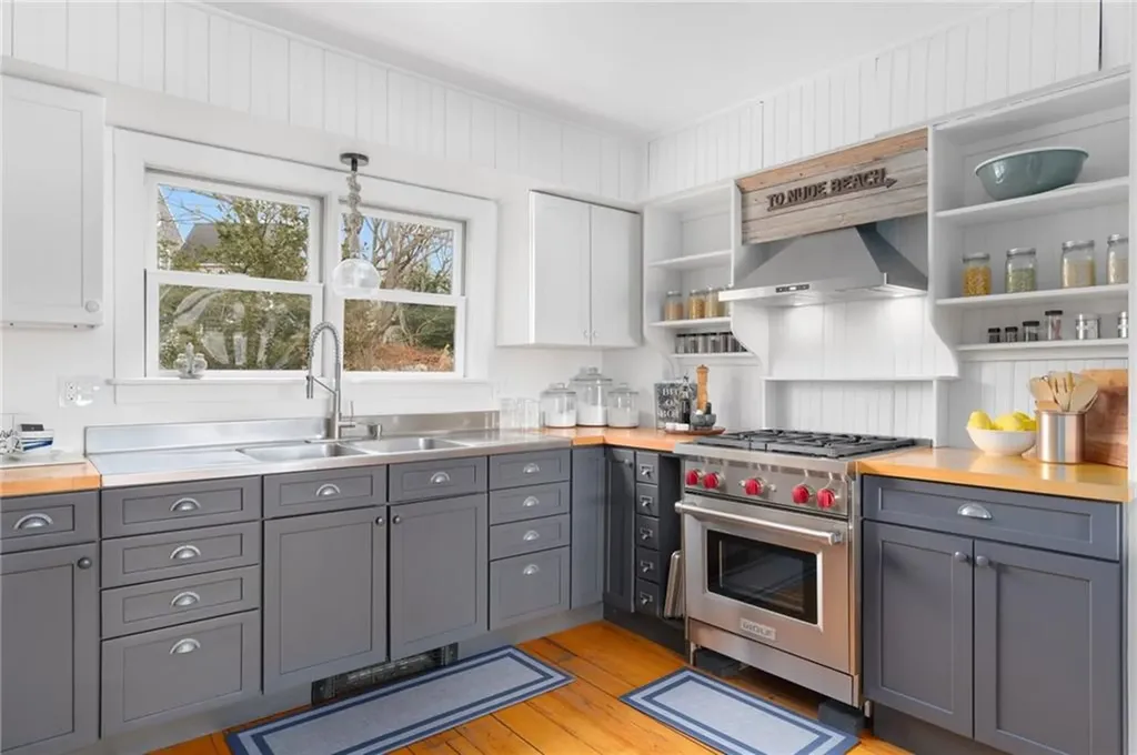 237 Riverside Drive Tiverton RI 02878