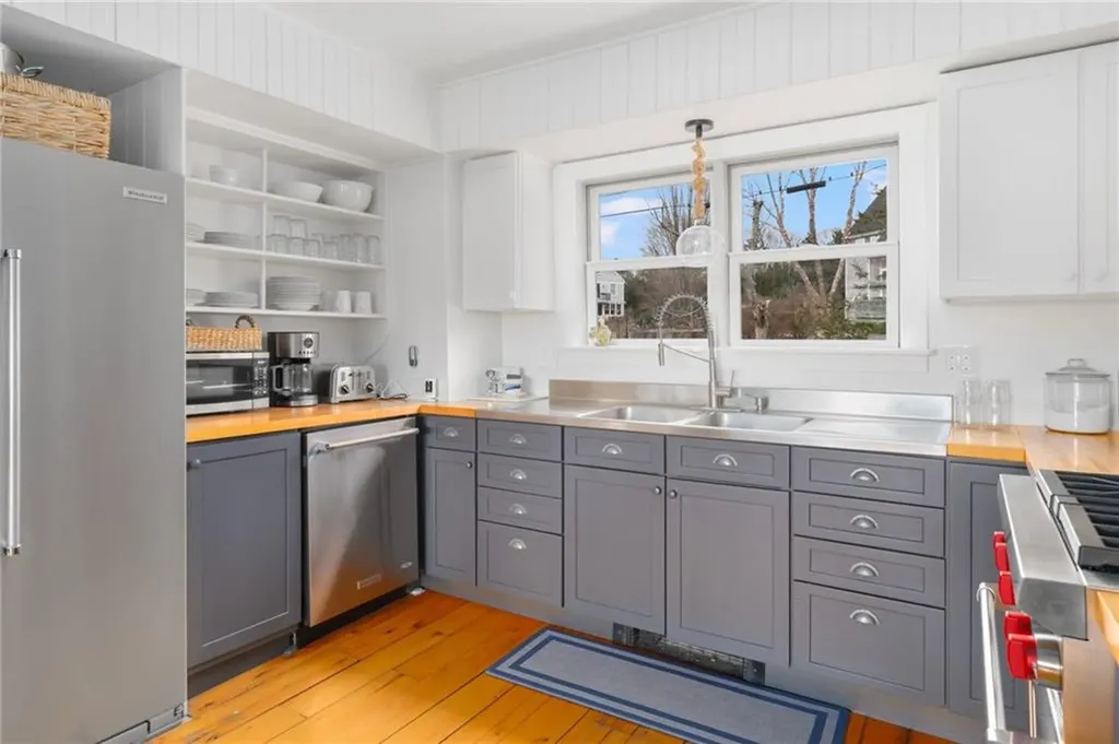 237 Riverside Drive Tiverton RI 02878