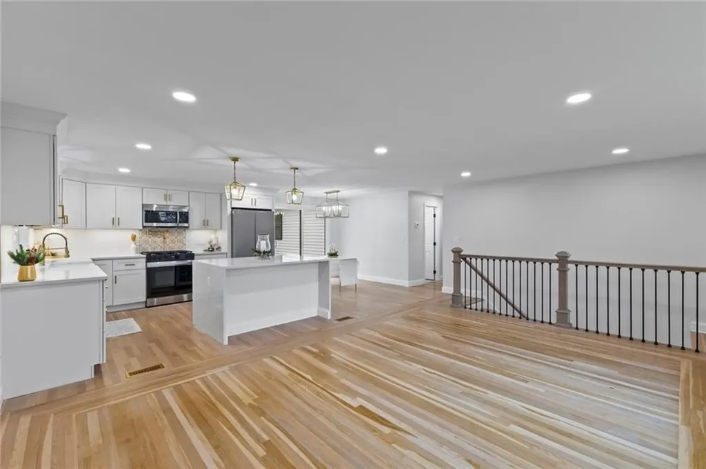 190 South Cobble Hill Road Warwick RI 02886