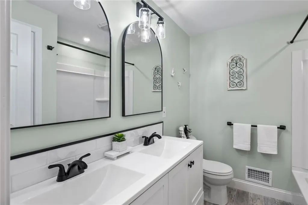 190 South Cobble Hill Road Warwick RI 02886