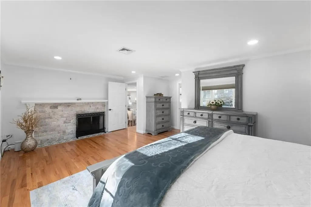 53 Rip Van Winkle Circle Warwick RI 02886