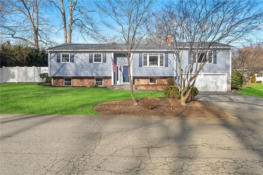 53 Rip Van Winkle Circle Warwick RI 02886