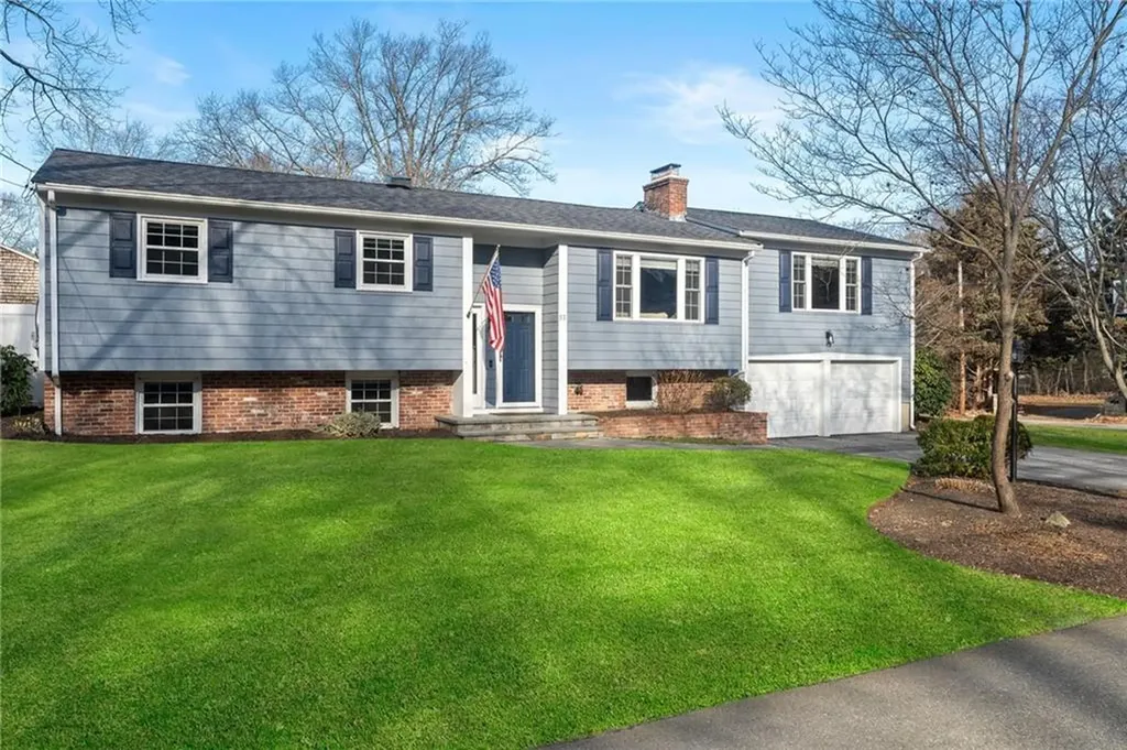53 Rip Van Winkle Circle Warwick RI 02886