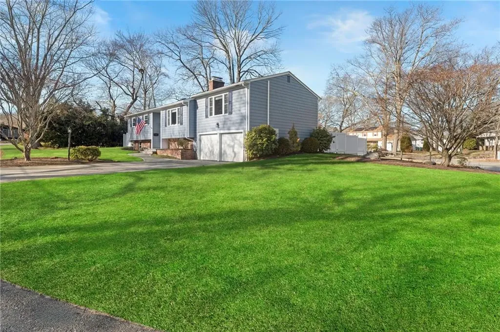 53 Rip Van Winkle Circle Warwick RI 02886