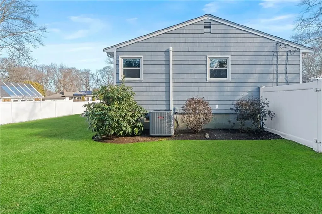 53 Rip Van Winkle Circle Warwick RI 02886