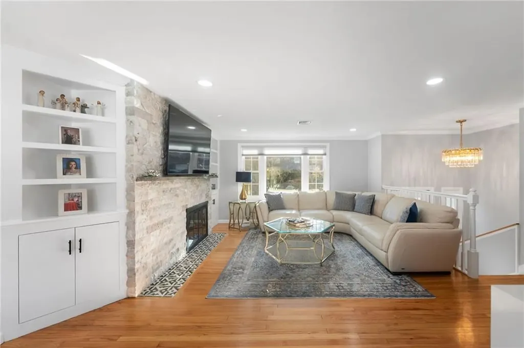 53 Rip Van Winkle Circle Warwick RI 02886