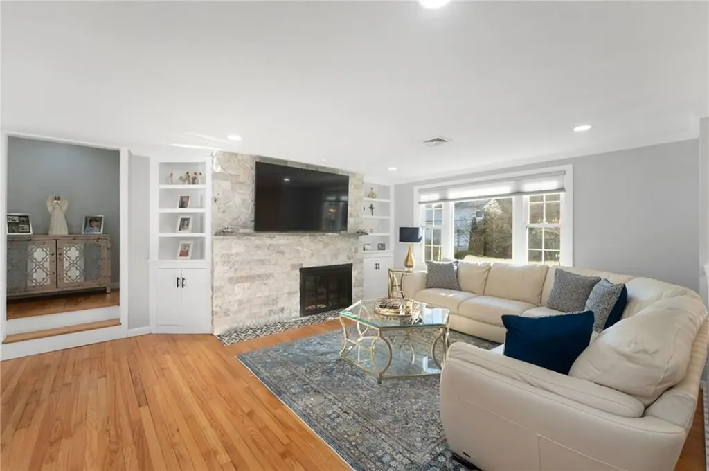 53 Rip Van Winkle Circle Warwick RI 02886