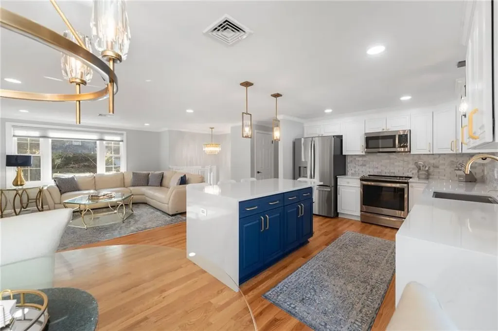 53 Rip Van Winkle Circle Warwick RI 02886