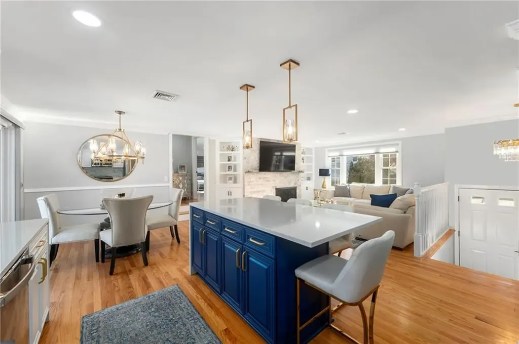 53 Rip Van Winkle Circle Warwick RI 02886