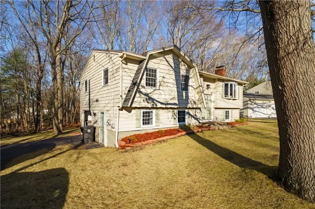 37 Elizabeth Court West Warwick RI 02893