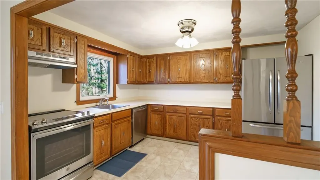 37 Elizabeth Court West Warwick RI 02893