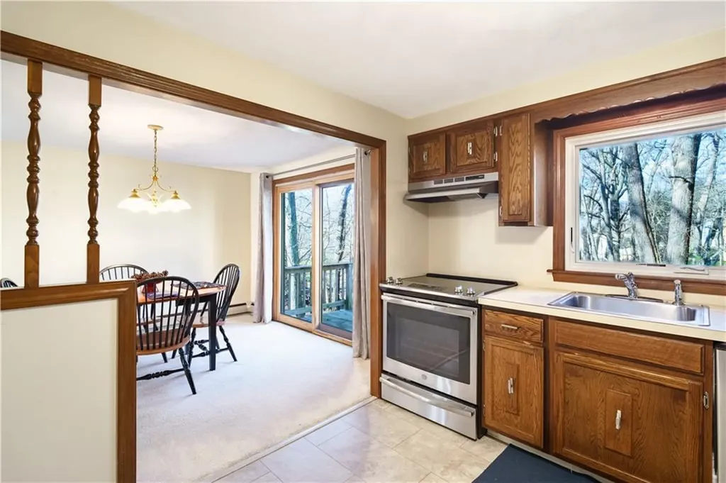 37 Elizabeth Court West Warwick RI 02893