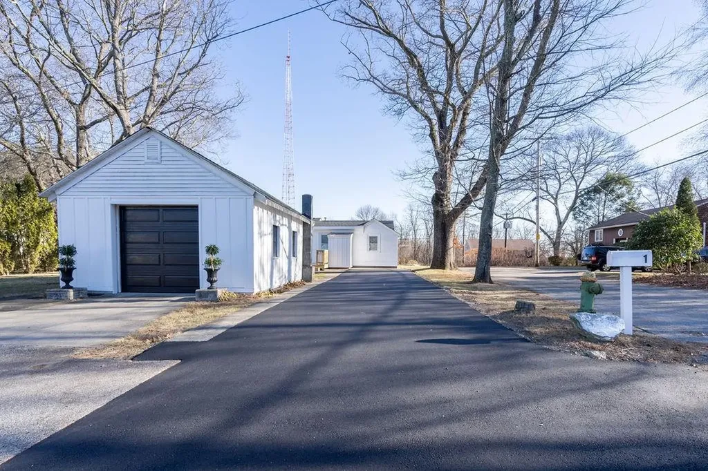 1 Ipswich Street Johnston RI 02919