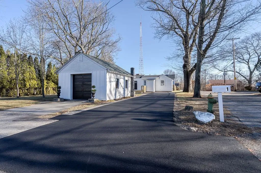 1 Ipswich Street Johnston RI 02919