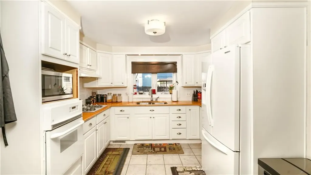 52 Carlton Street Cranston RI 02910