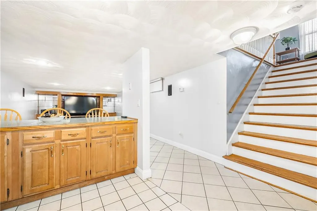 20 Irving Court Pawtucket RI 02860
