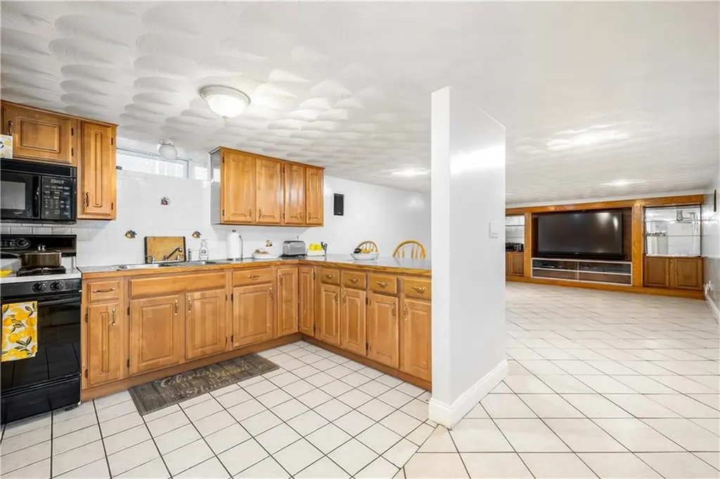 20 Irving Court Pawtucket RI 02860