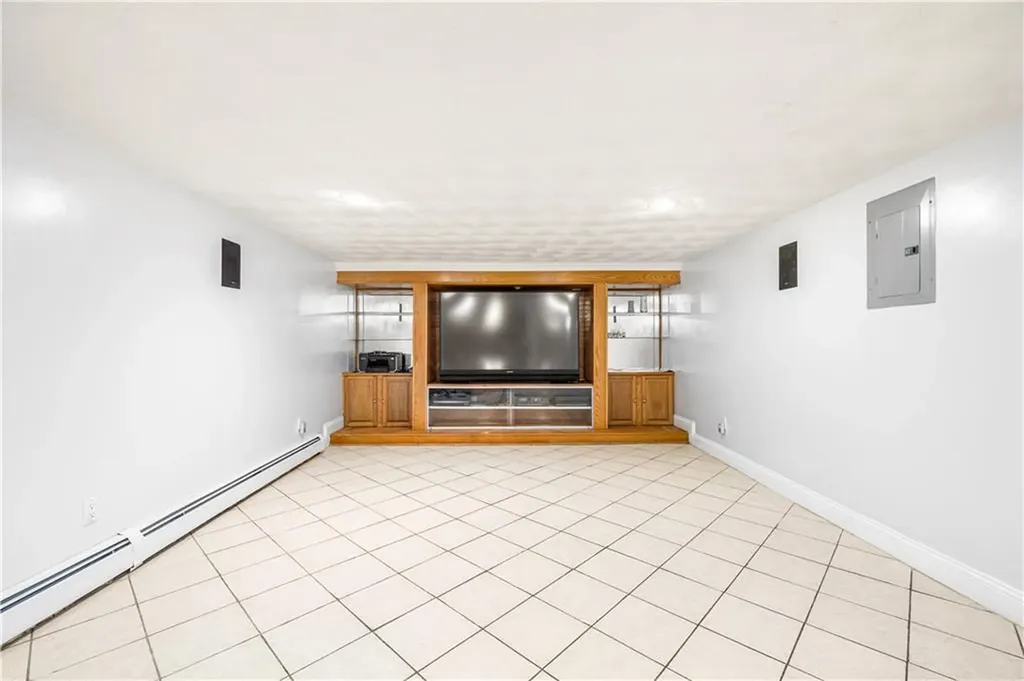 20 Irving Court Pawtucket RI 02860
