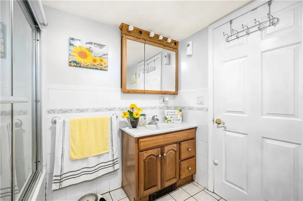 20 Irving Court Pawtucket RI 02860