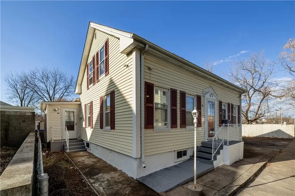 20 Irving Court Pawtucket RI 02860