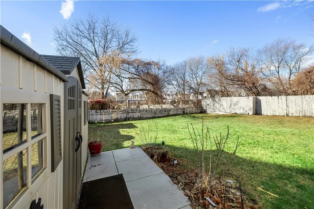 20 Irving Court Pawtucket RI 02860