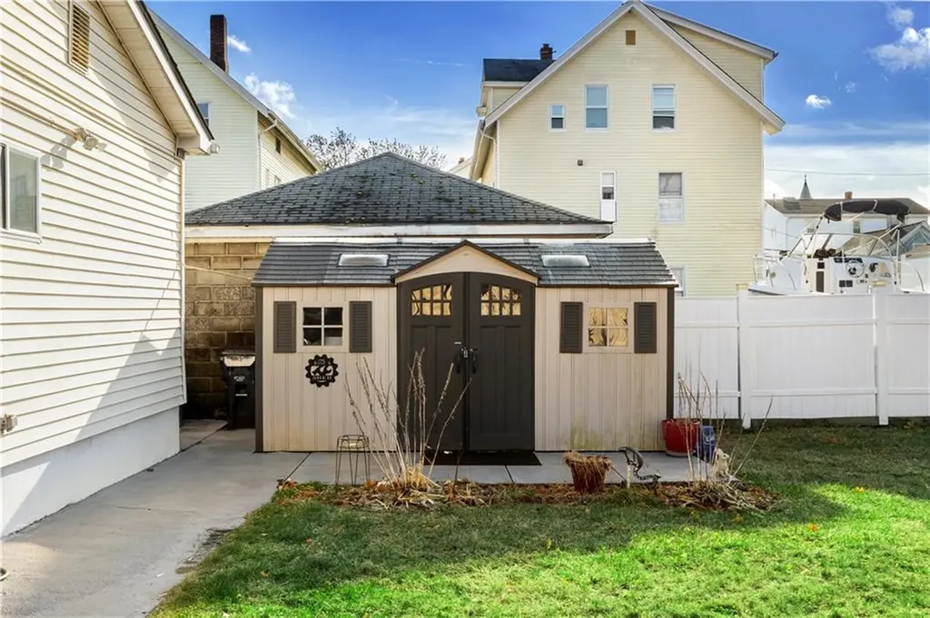 20 Irving Court Pawtucket RI 02860