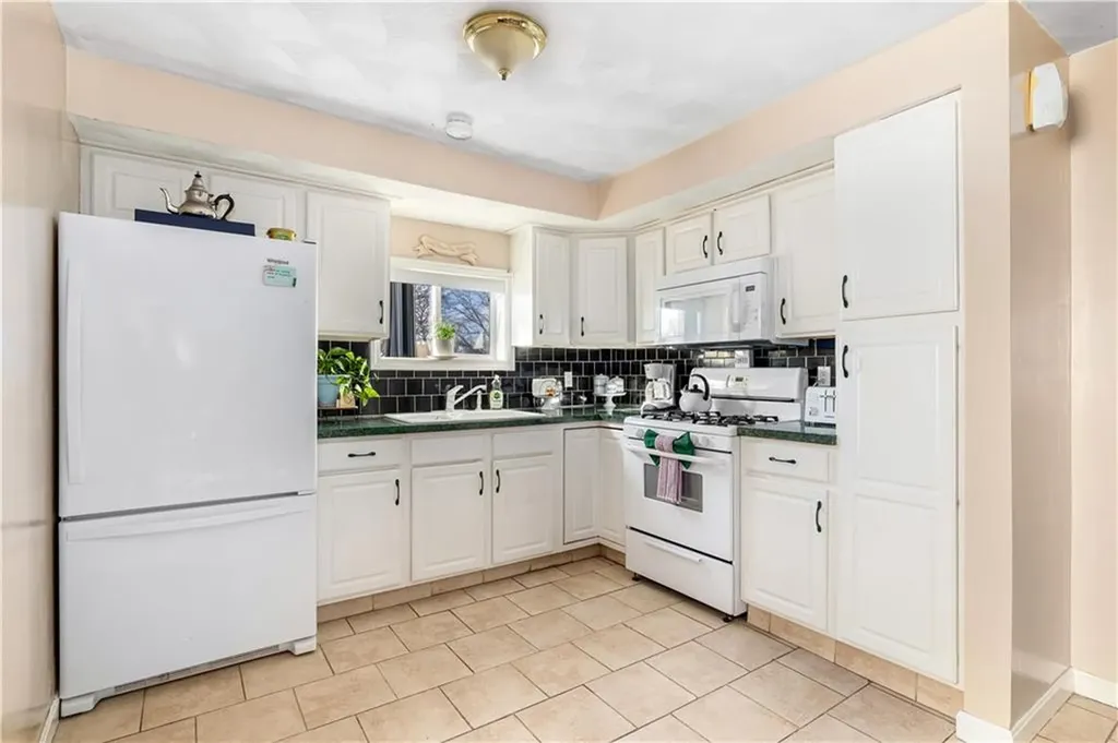 20 Irving Court Pawtucket RI 02860