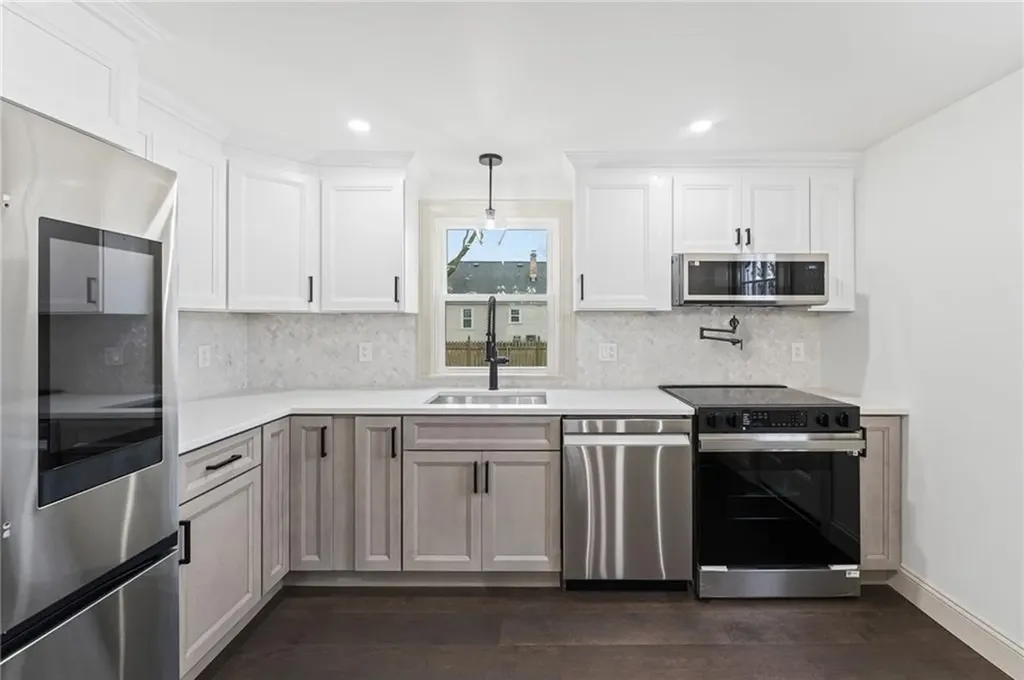 104 Stone Avenue Warwick RI 02889