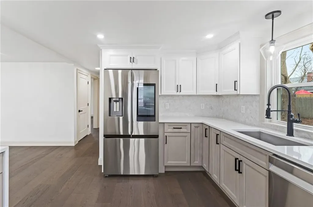104 Stone Avenue Warwick RI 02889