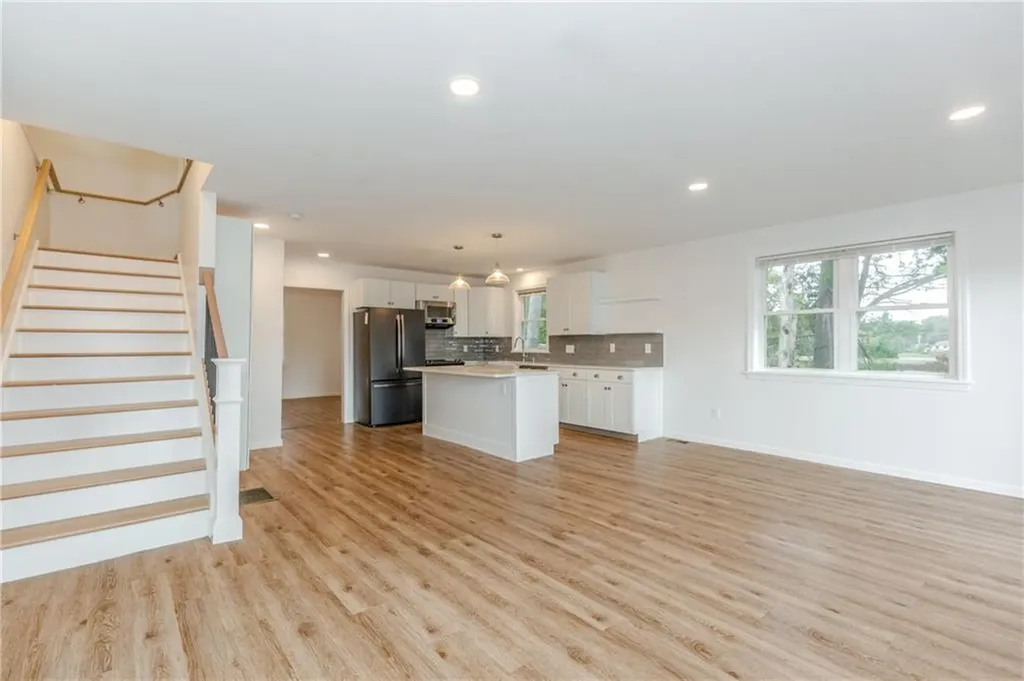 8 Lakeview Drive Smithfield RI 02828