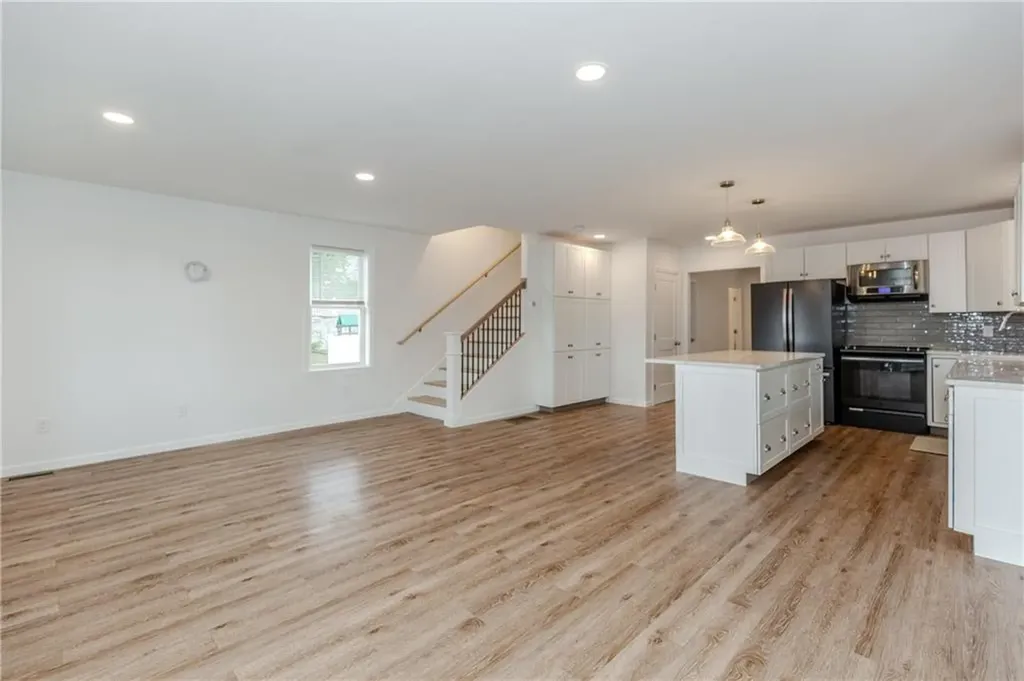 8 Lakeview Drive Smithfield RI 02828