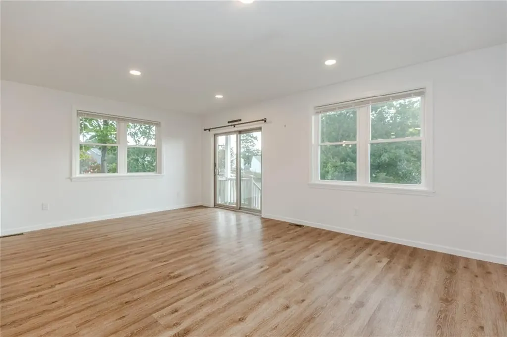 8 Lakeview Drive Smithfield RI 02828