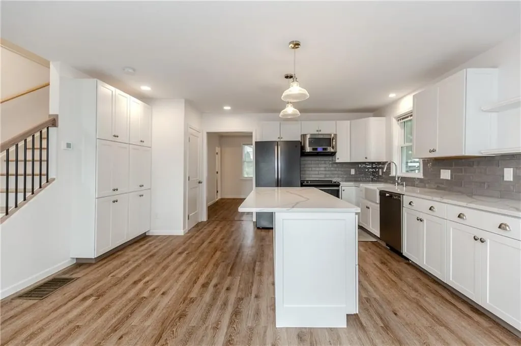 8 Lakeview Drive Smithfield RI 02828