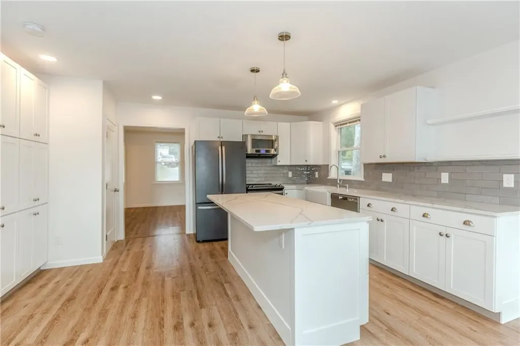 8 Lakeview Drive Smithfield RI 02828