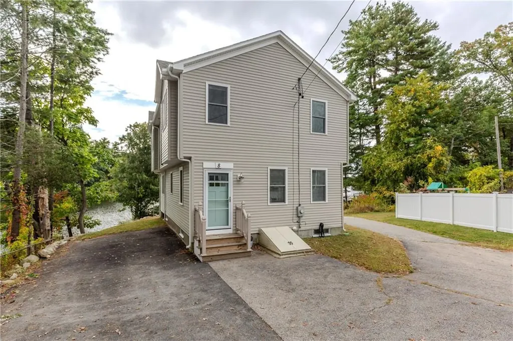8 Lakeview Drive Smithfield RI 02828
