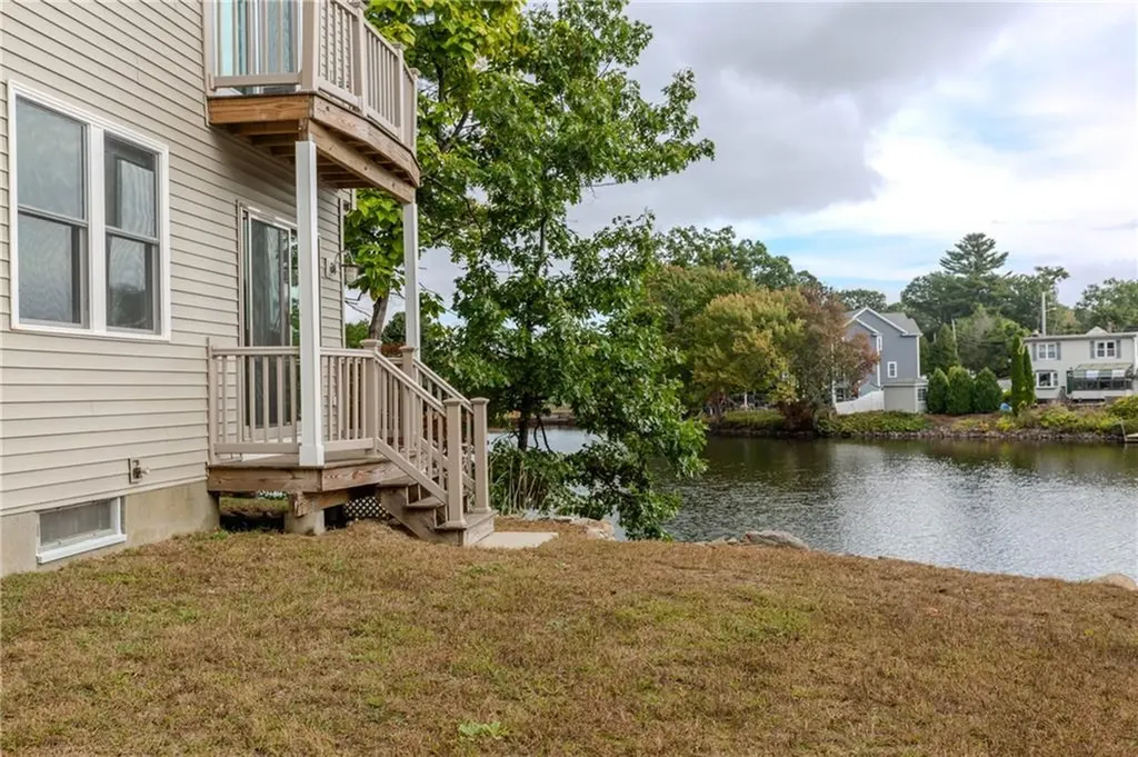 8 Lakeview Drive Smithfield RI 02828